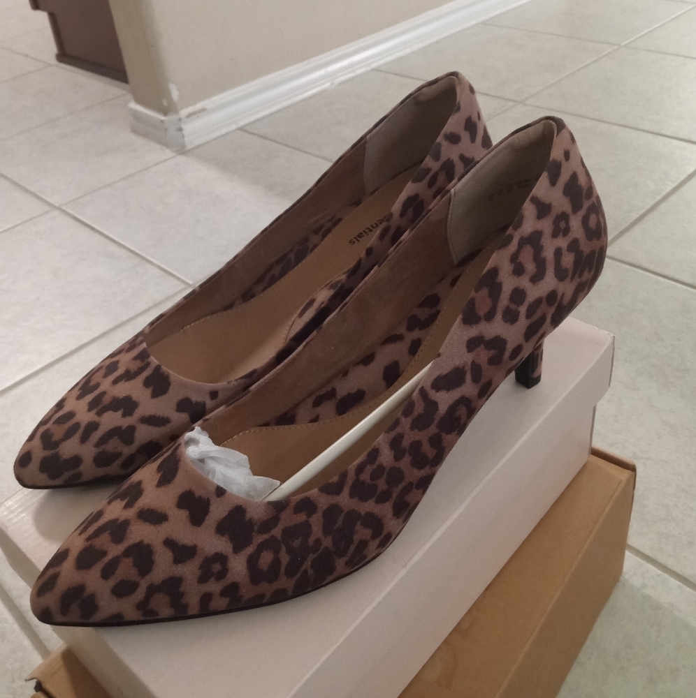 Women's Pointed Toe Medium Heel Leopard Pump Sz. 13